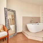 Luxury 1st Floor In *