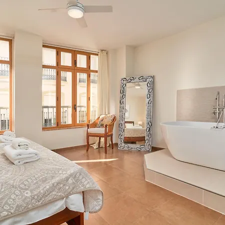 Luxury 1st Floor In *