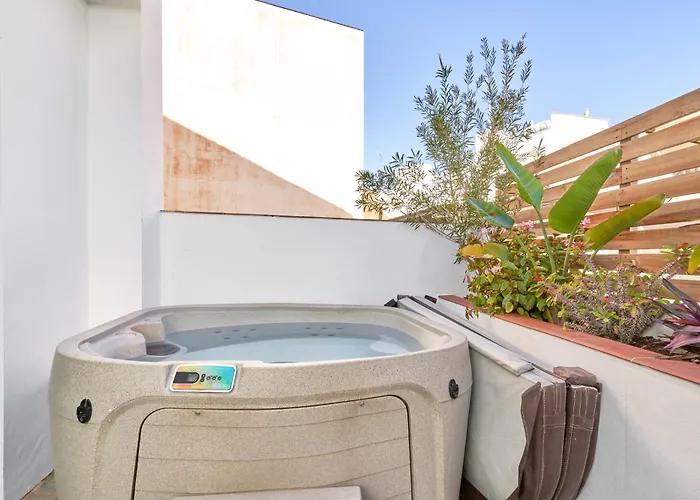 Luxury 1st Floor In 内尔哈