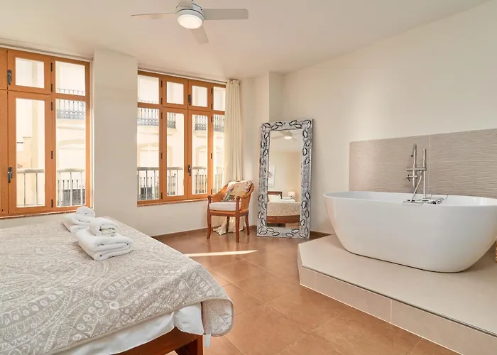 Luxury 1st Floor In *