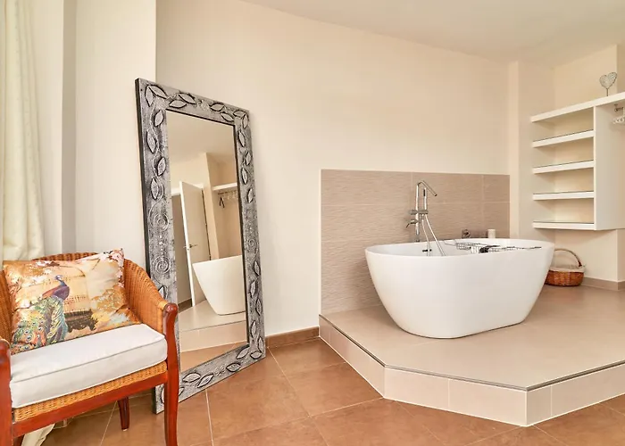 Luxury 1st Floor In *